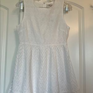 White Vineyard Vines laced dress size 2.